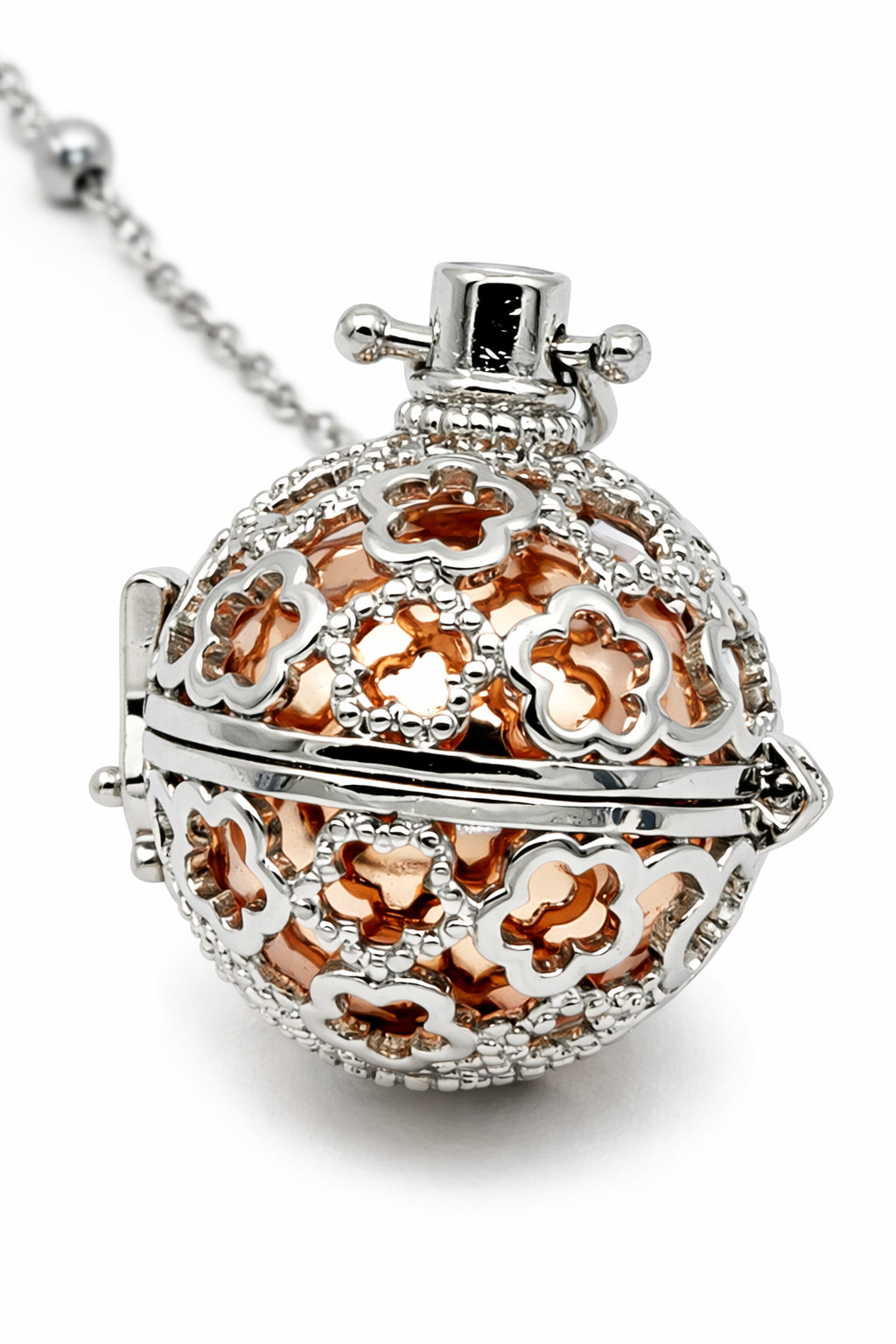 Detalle llamador de ángeles ondas acero con bola rosé colgante